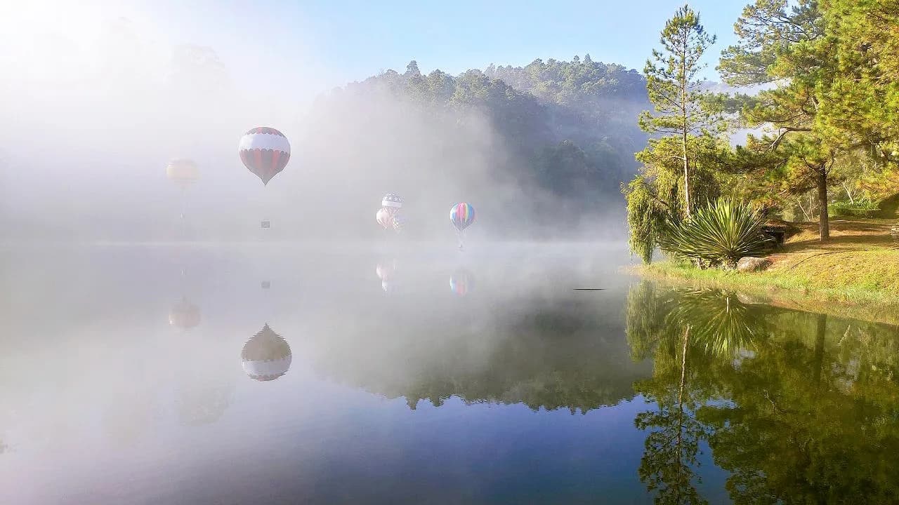 Dalat Hot Air Balloon - Floating in the clouds 