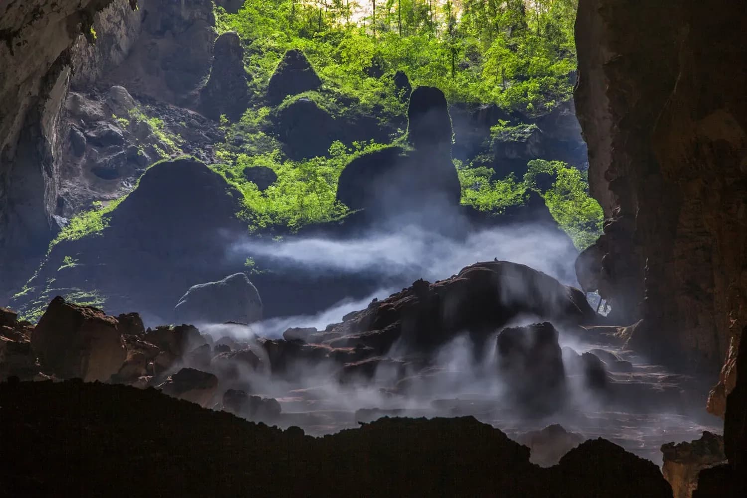 Newly discovered cave in Quang Binh