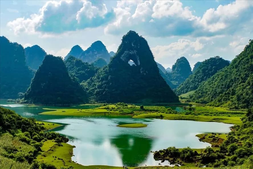 Discovering Mat Than Mountain - Journey to Vietnam's unique mountain