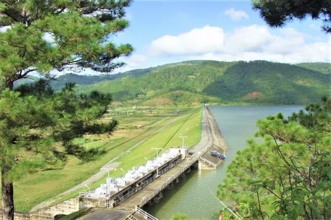Discover the beauty of Da Nhim Lake, Lam Dong