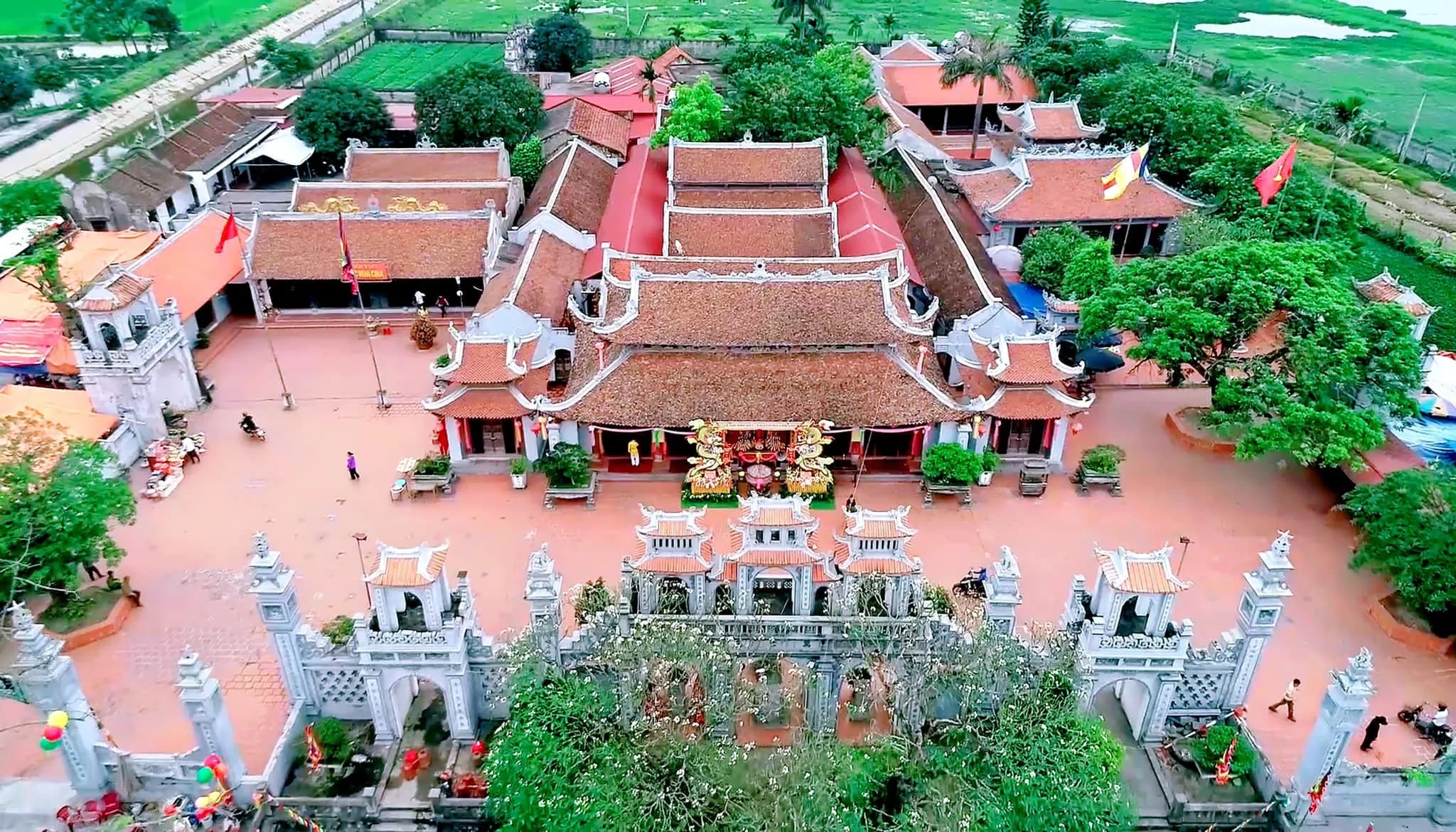Nam Dinh: Phu Tien Huong with sacred stories