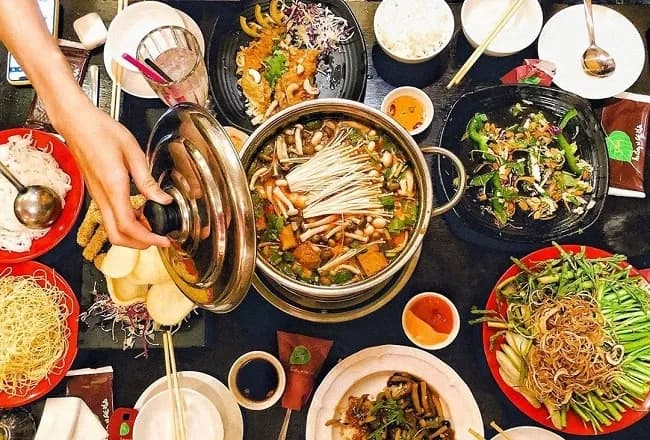 Hanoi vegetarian hotpot at Vi Lai – sophistication in every detail