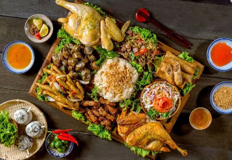 Chicken tray cuisine - a cultural feature of old Hanoi