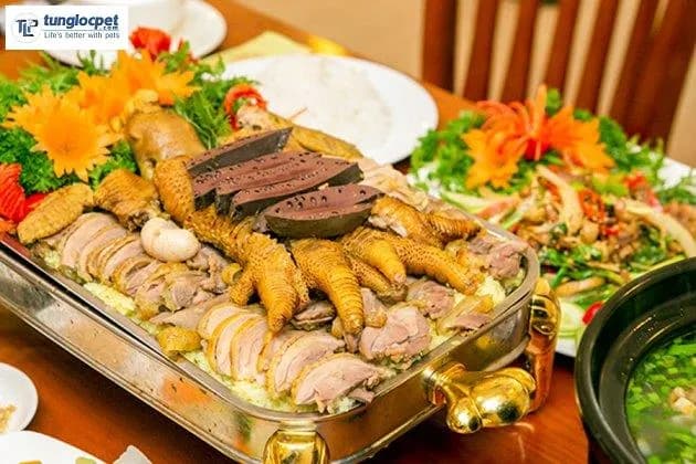 Dong Tao Chicken - a unique cuisine of Hung Yen with giant legs