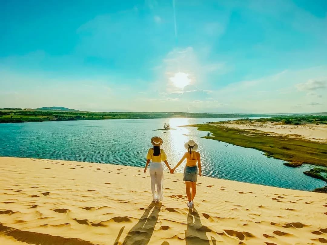 Discover Bau Trang Mui Ne - Journey to the white sand paradise in the middle of the blue sea