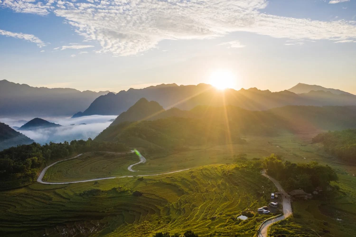  Pu Luong's ripe rice season is breathtakingly beautiful