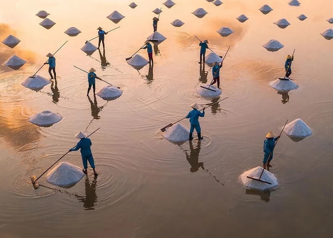 Discover the magical beauty of Phuong Cuu salt fields, Ninh Thuan