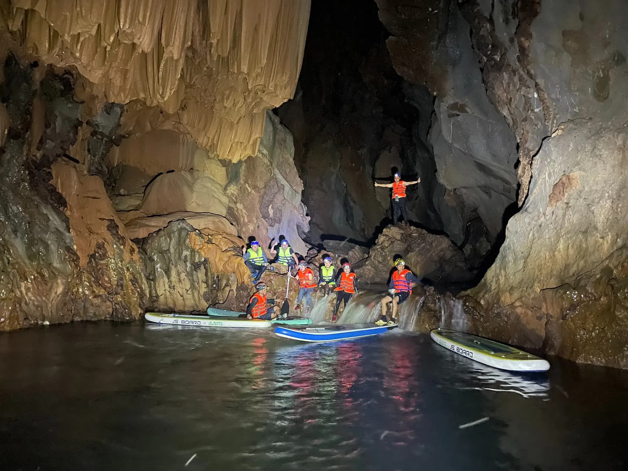 New cave discovered in Truong Son forest