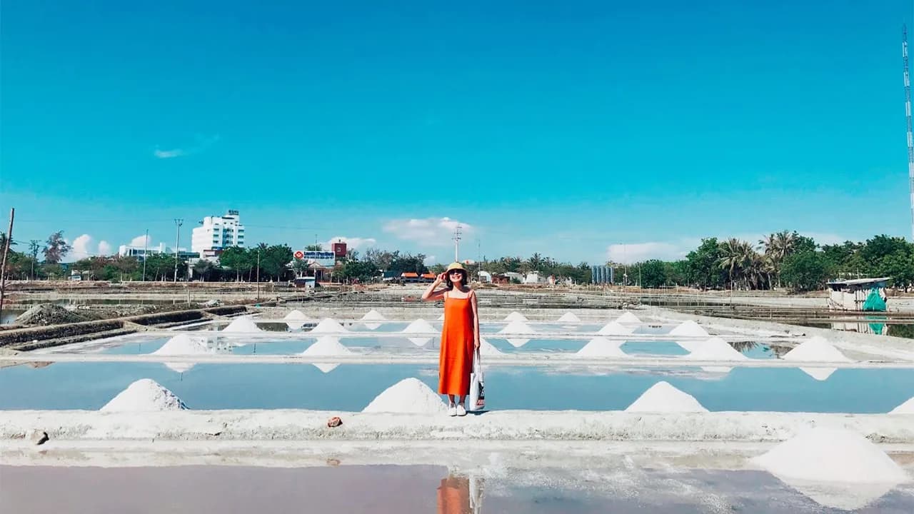 The sparkling beauty of Bac Lieu salt fields 
