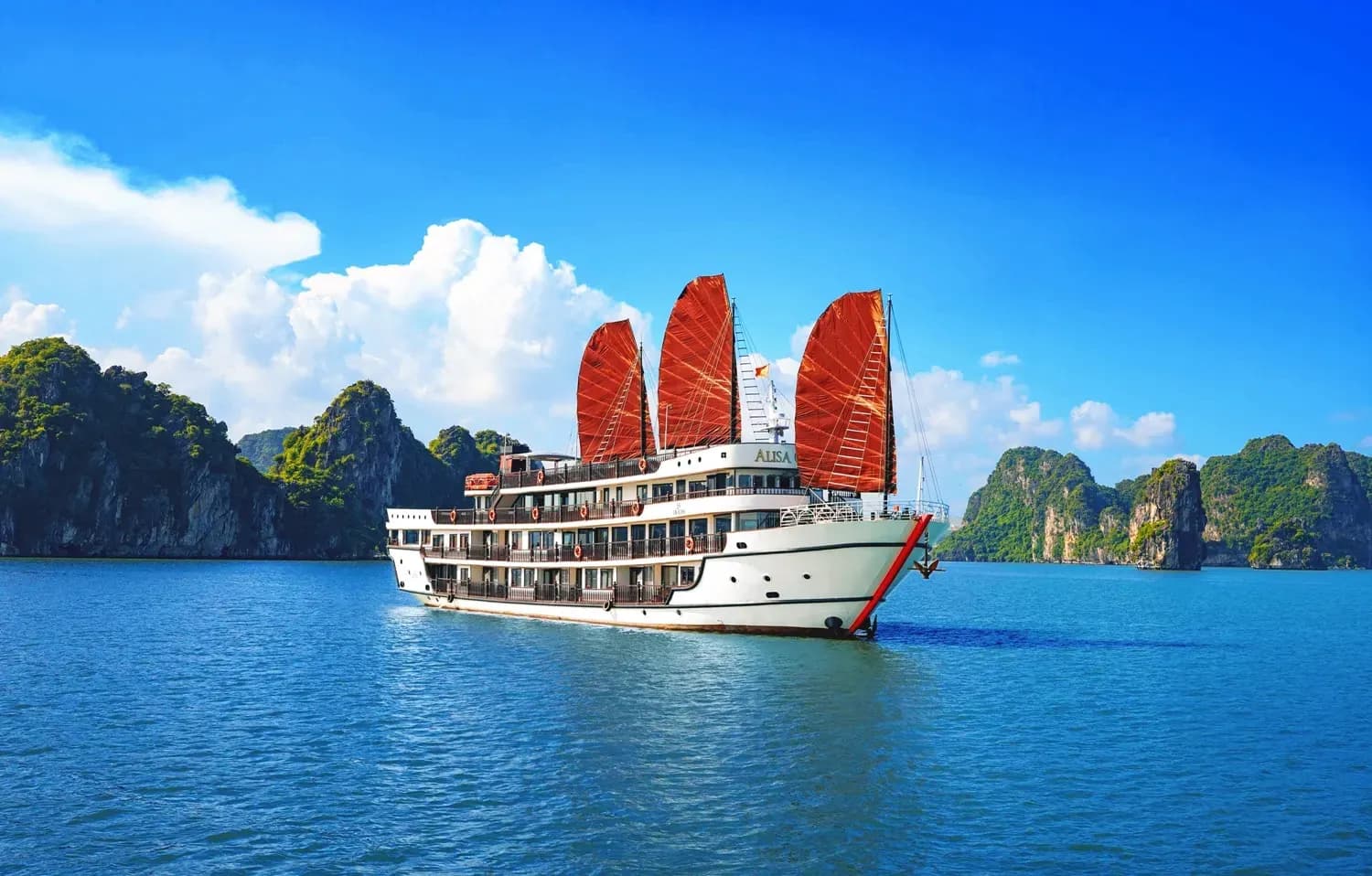 Alisa Premier is the best slag-dumping ship in Ha Long Bay.