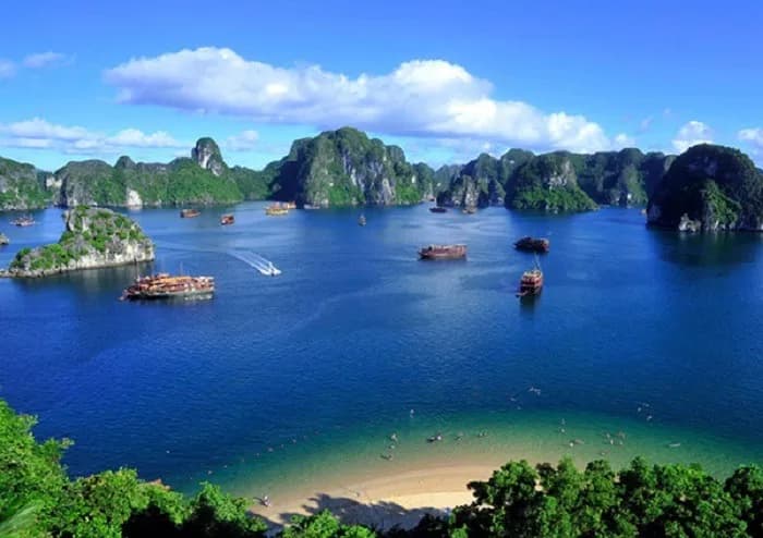 Điểm danh 12 bãi biển đẹp nhất Quảng Ninh