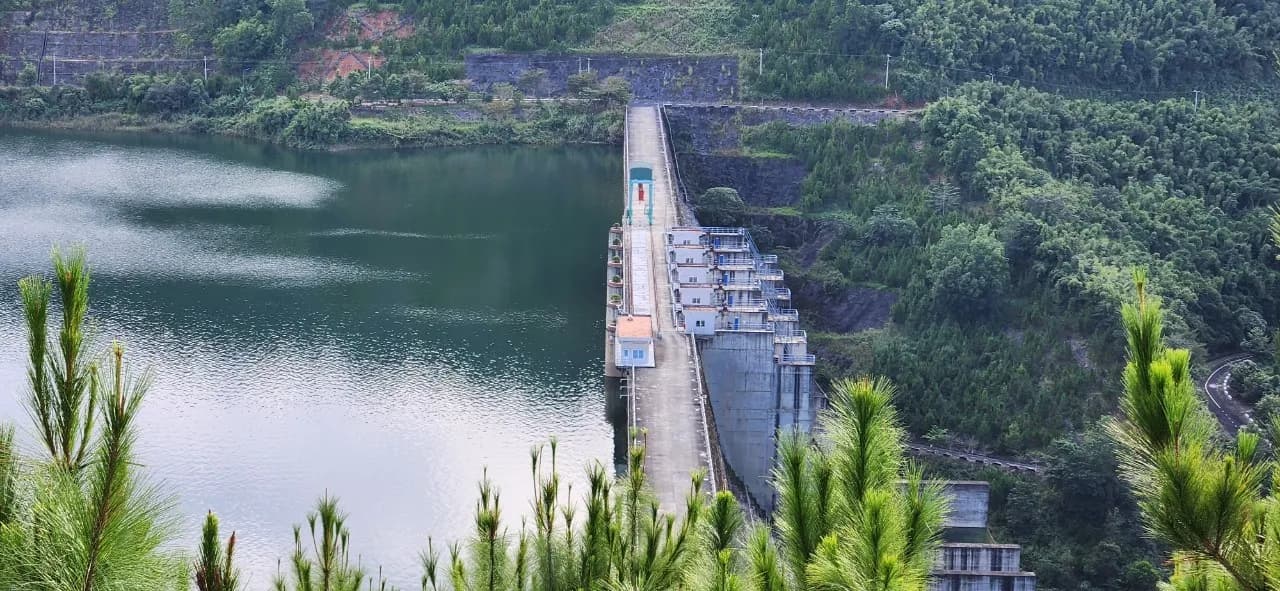 Ho-chua-Thuy-dien-Dong-Nai-3-phat-huy-vai-tro-cat-giam-lu-cho-ha-du_dap-be-tong-dam-lan-rcc.jpg