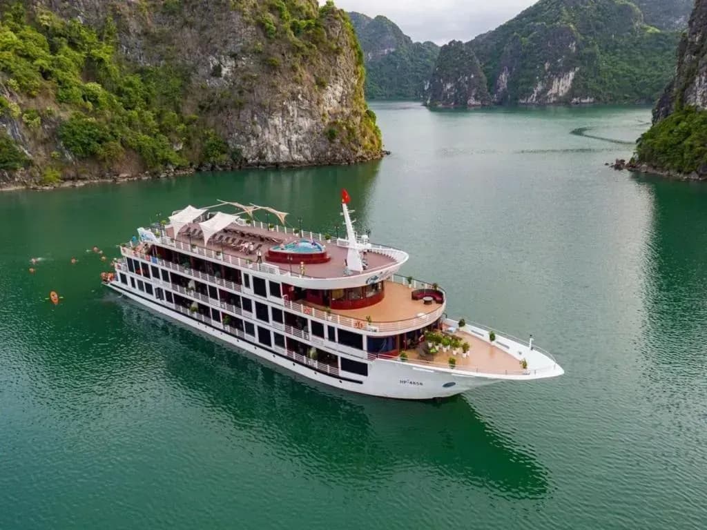 Aspira Cruise offers a luxurious experience amidst the natural wonders of Ha Long Bay.