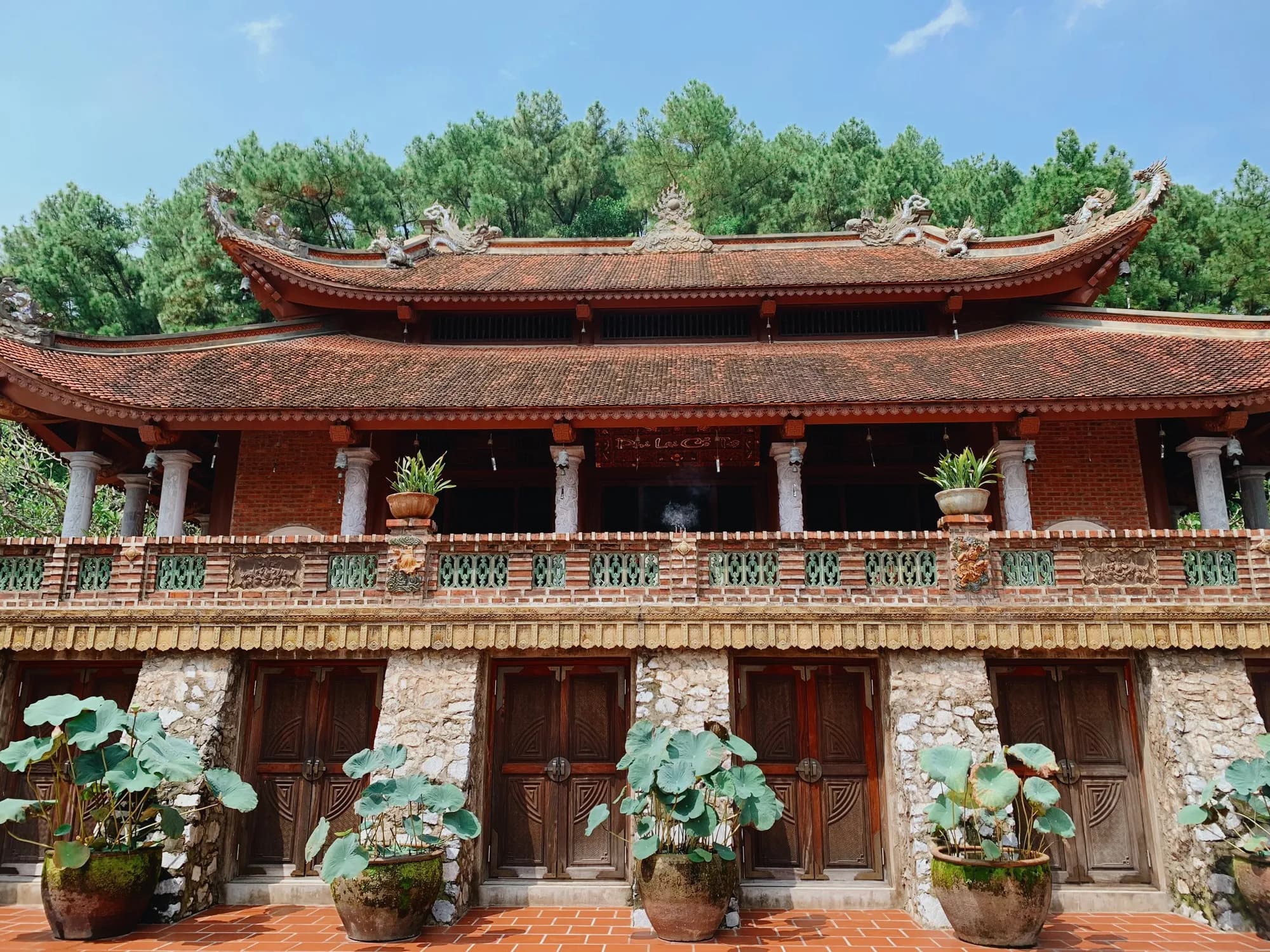 Top-25-dia-diem-du-lich-Ha-Nam-cuc-hap-dan-cho-ban-kham-pha_z37444522272552a7989795ca3425b784cb7b382119b7a-1-16641878253781416425921.jpg