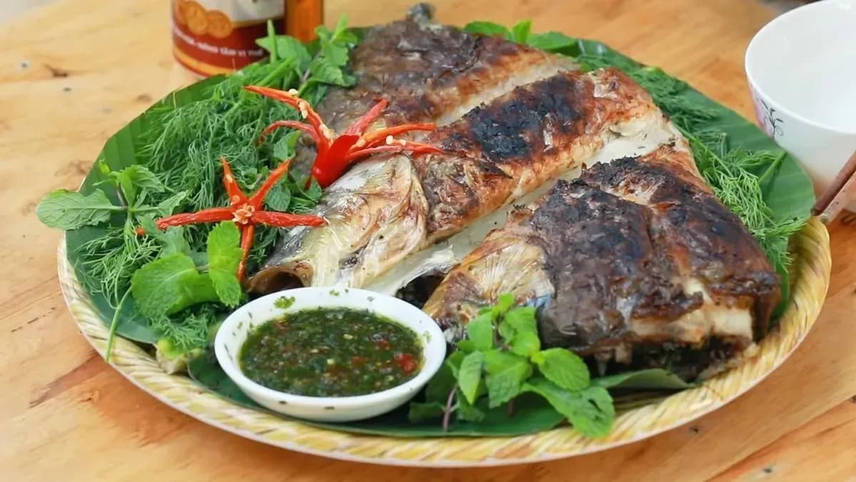 Crispy grilled Pa Pinh Top, garnished with herbs and dipping sauce.