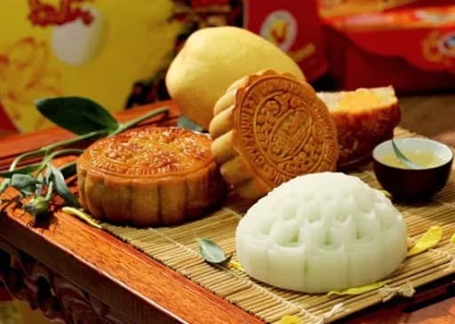 cac-loai-banh-trung-thu-o-cac-quoc-gia-chau-a-gtt-travel-vietnam_7-mon-an-khong-the-thieu-trong-tet-trung-thu-o-viet-nam.jpg