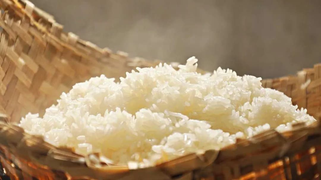 xoi-nep-ga-gay-my-lung-cua-dan-toc-muong-la-am-thuc-tieu-bieu_xôi nếp gà gáy mỹ lung 3.jpg